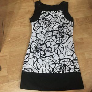 Ladies Juniors Black/White Sleeveless Dress